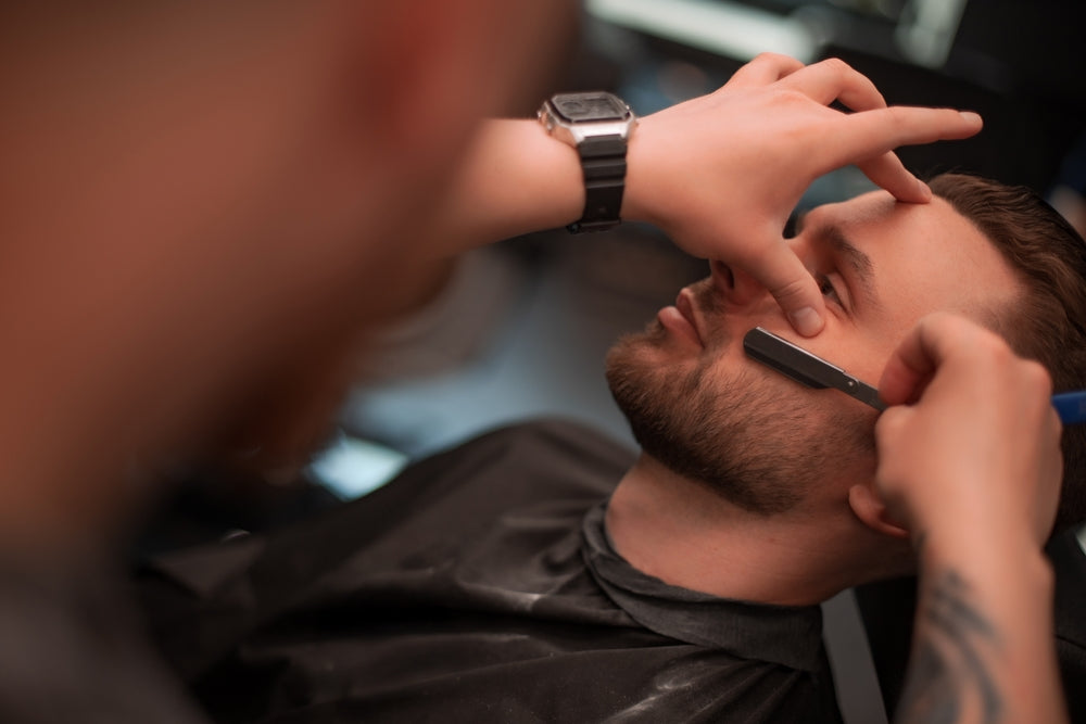 Straight Razor vs. Foil Shave: Which Clean-Cut Method is Right for Your Skin? 